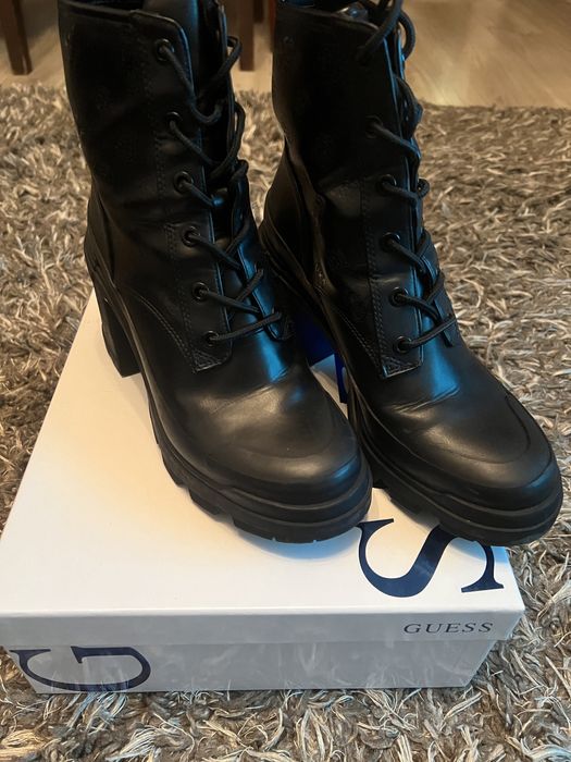 Боти с висок ток Guess