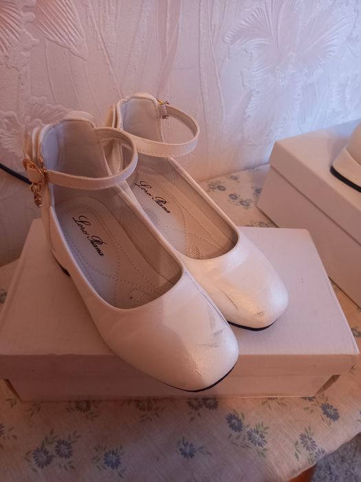 Продам детские туфельки