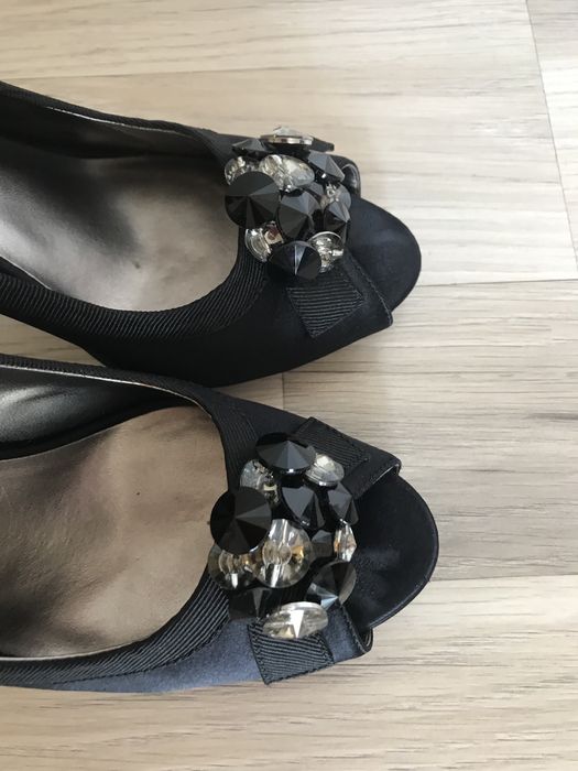 Sandale satin , 38,5, cu accesoriu si fundita