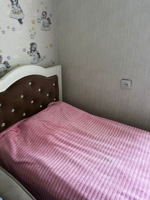 Продам кровать и тумбу связи с переездом