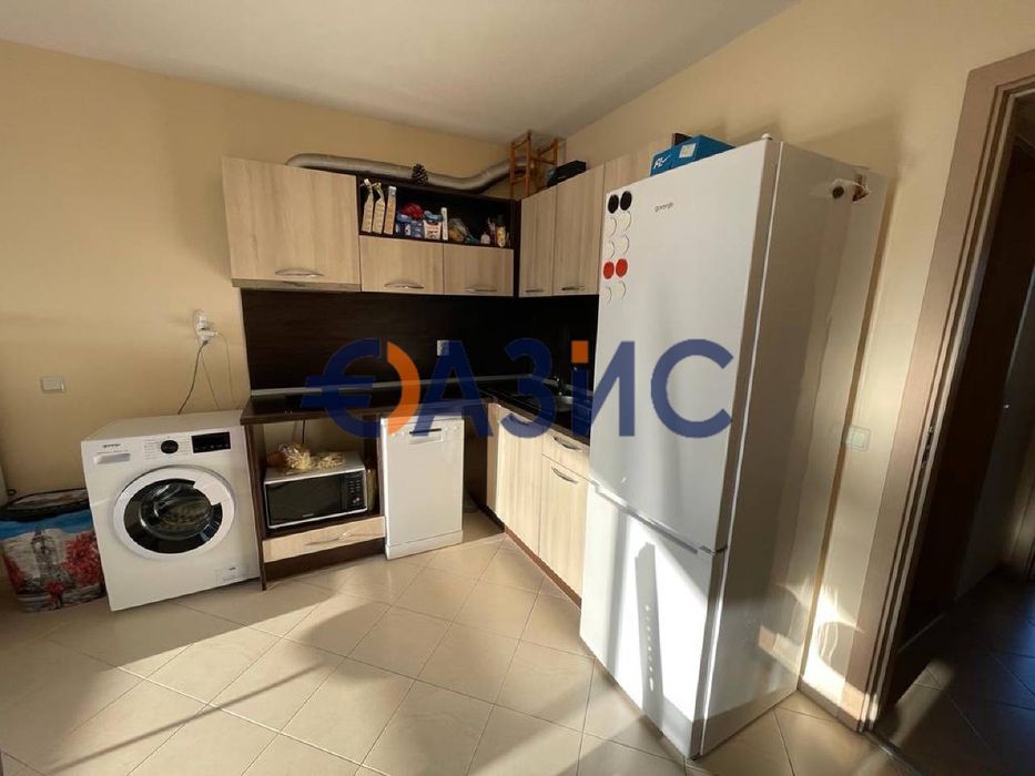 Мезонет на 7-ми етаж с частичен изглед към морето, к-с Калия,Слънчев