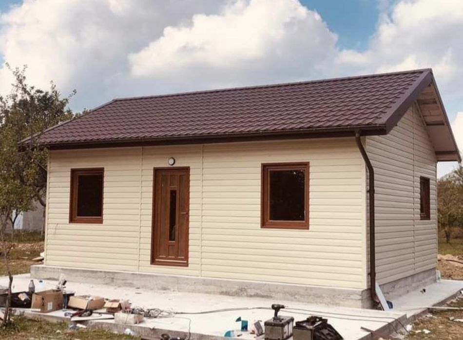 Case din structura metalica