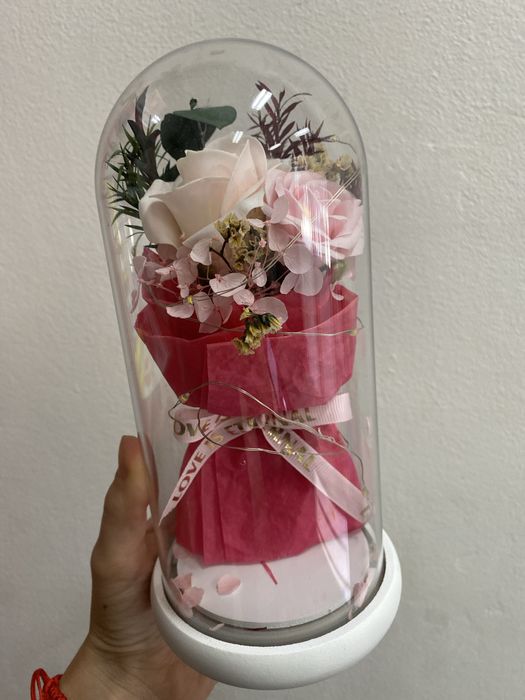 Декоративни букети и подаръчни кутии от сапунени рози