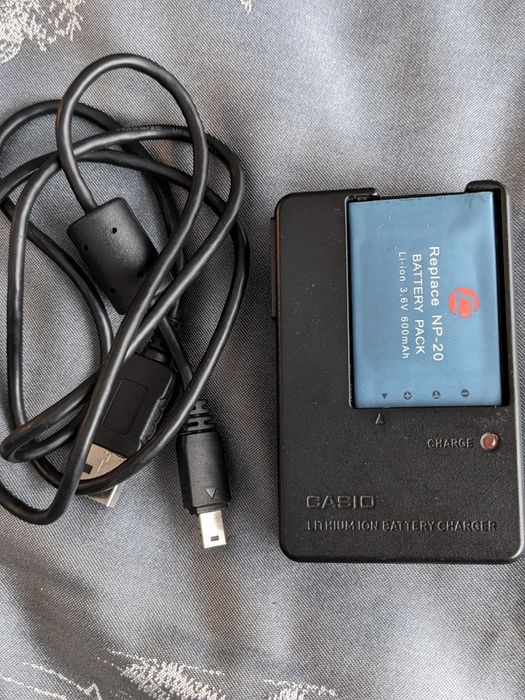 Incărcător acumulator Casio BC-11L camera foto -original