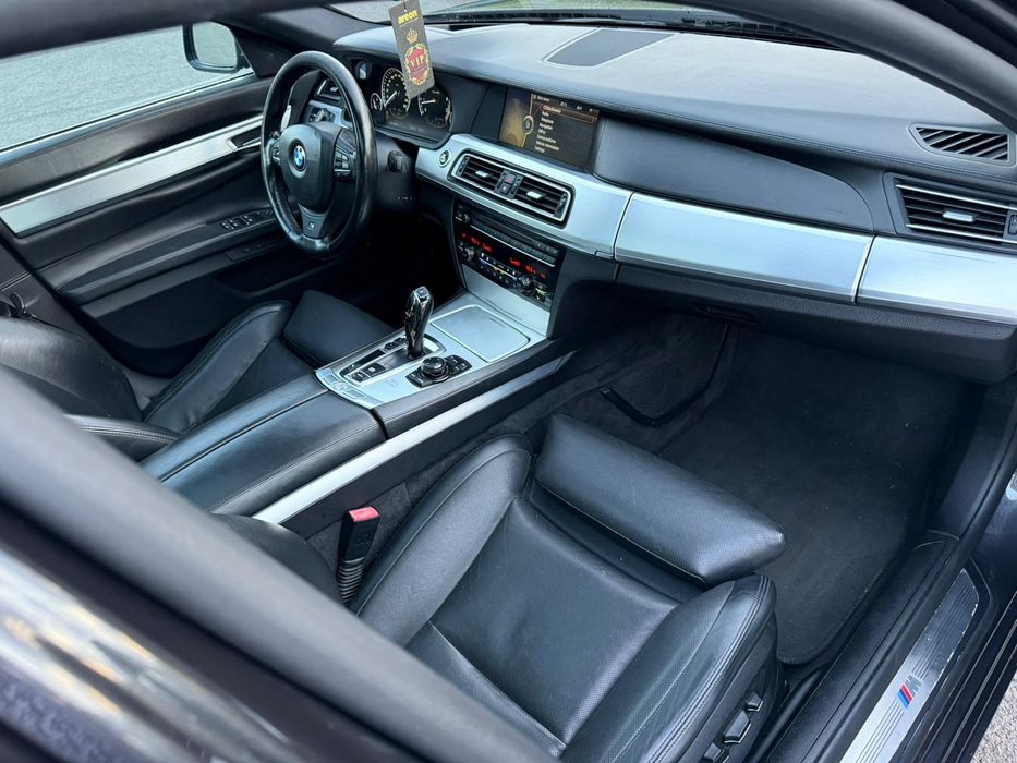 Bmw 750i ~ Pachet M ~ 4 Butoane ~ 2011 ~ 4.4 Benzina
