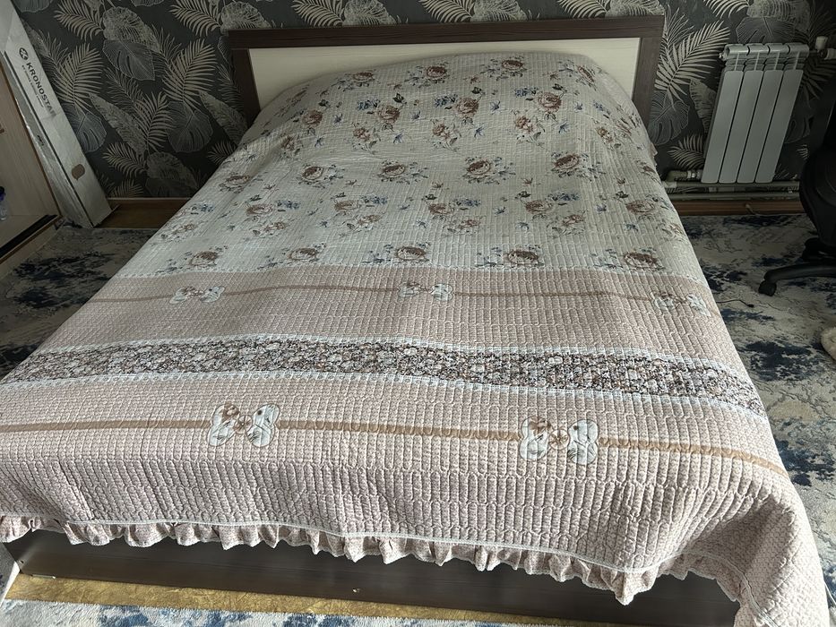 Продам спальный гарнитур