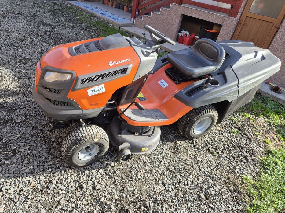 Tractoras gazon husqvarna