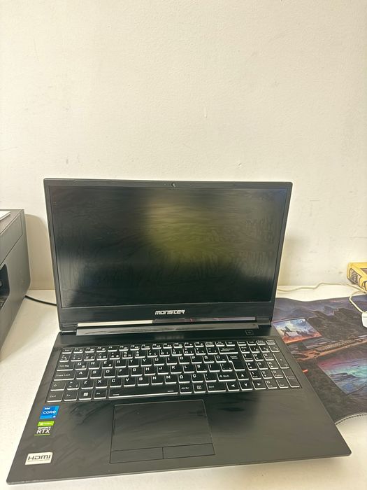 Vand laptop gaming sau schimb cu playstation 5