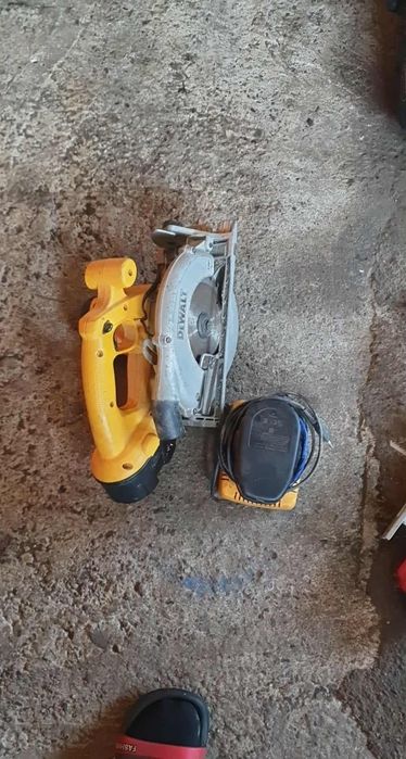 Circular DeWalt DC390