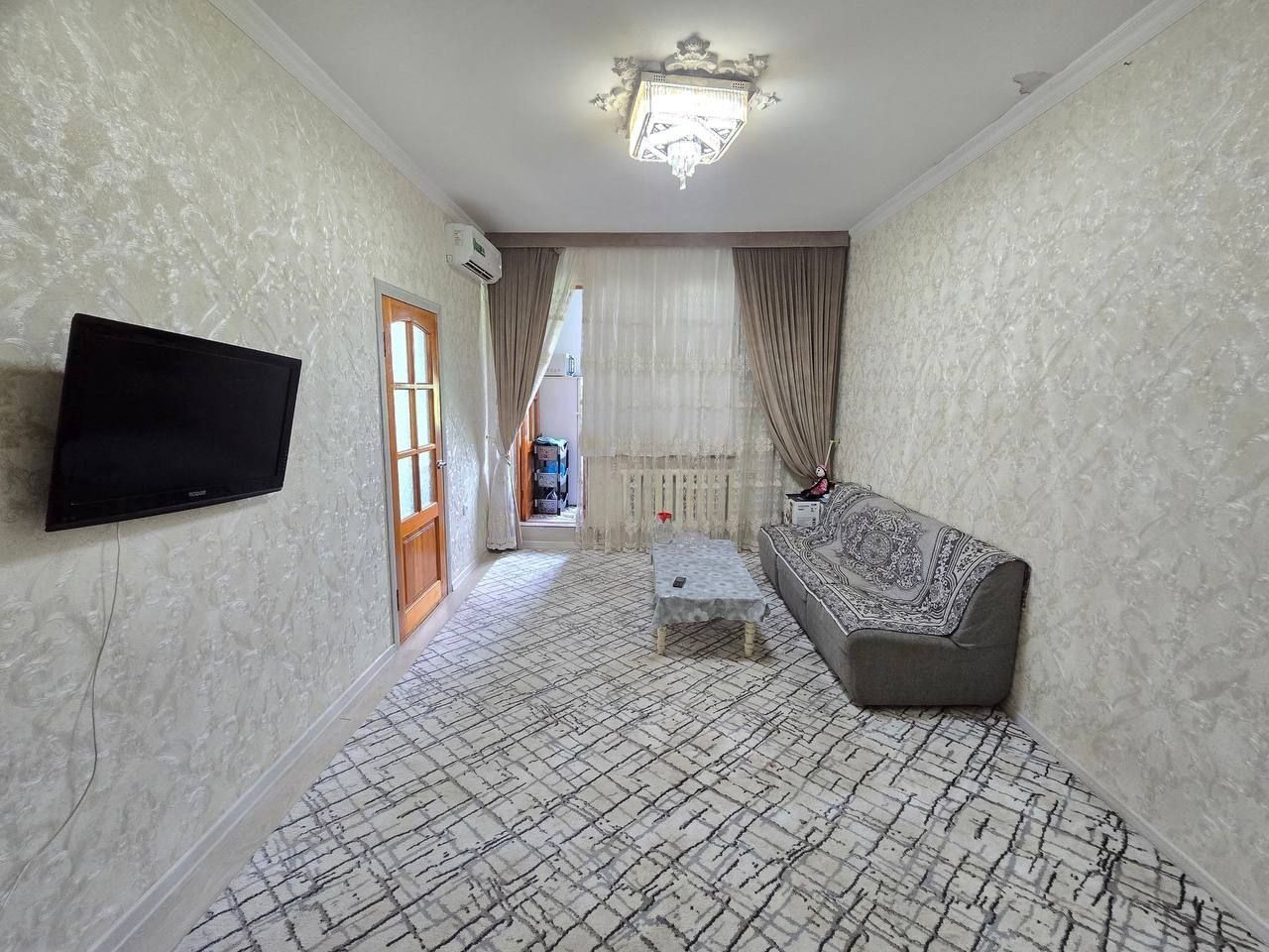 Срочно продается квартира Массив Феруза. 2/4)4