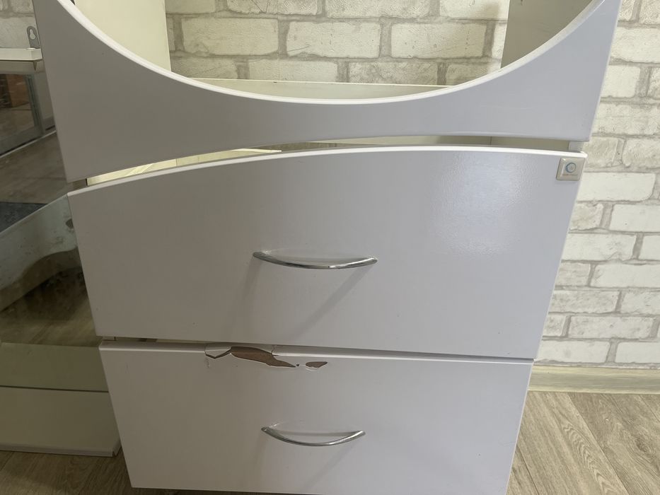 Продам шкаф в ванную комнату