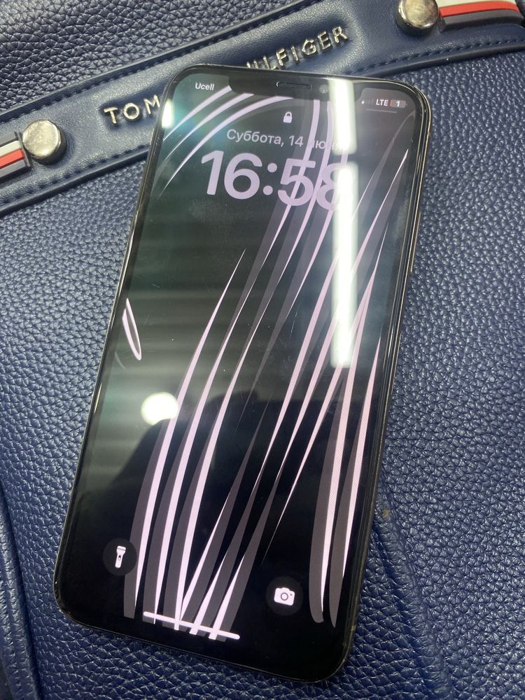 Iphone xs gold true tone