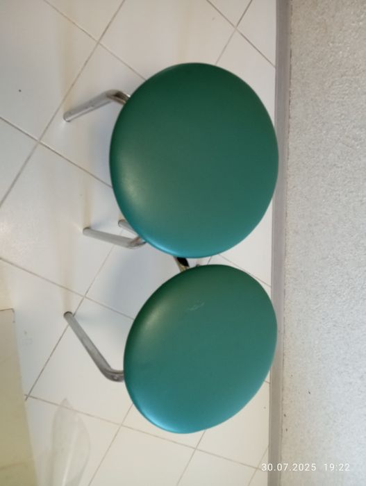 Продам табуретки -4 штуки