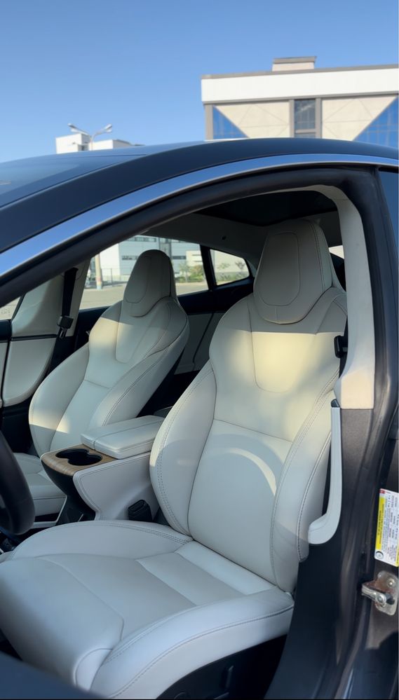 Срочно продаётся Tesla Model S 100D