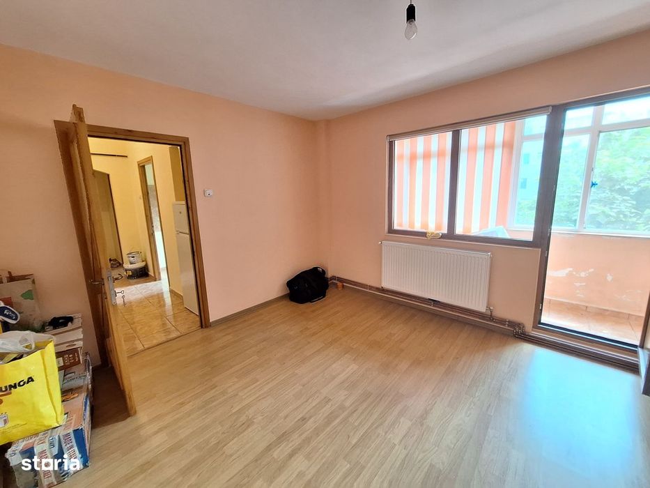 Apartament 3 camere ,etaj 3, zona Orizont-Bacau