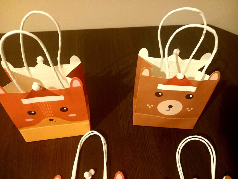 Поставка за елха - метал и керамика, Коледни подаръци