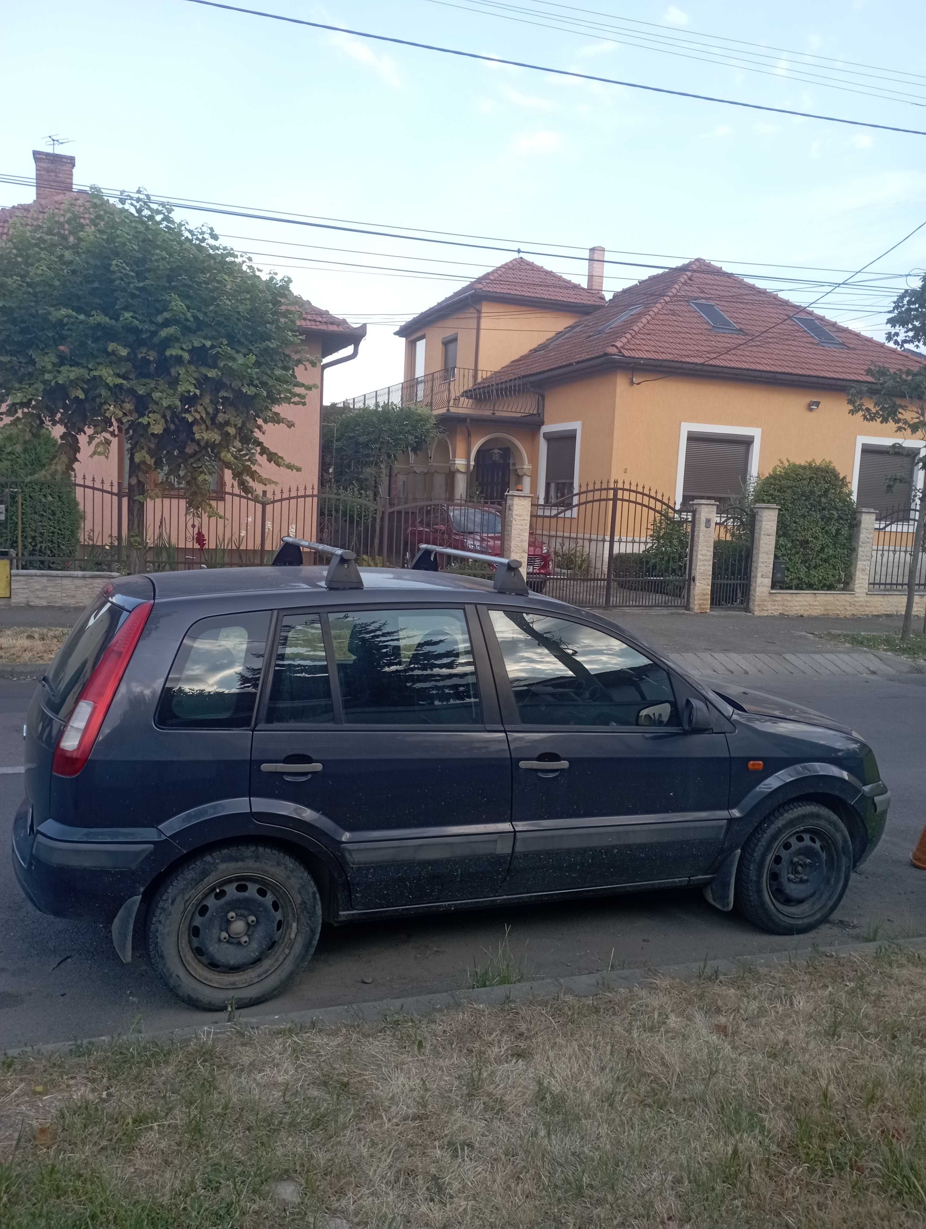 Vând Ford Fusion 1,4