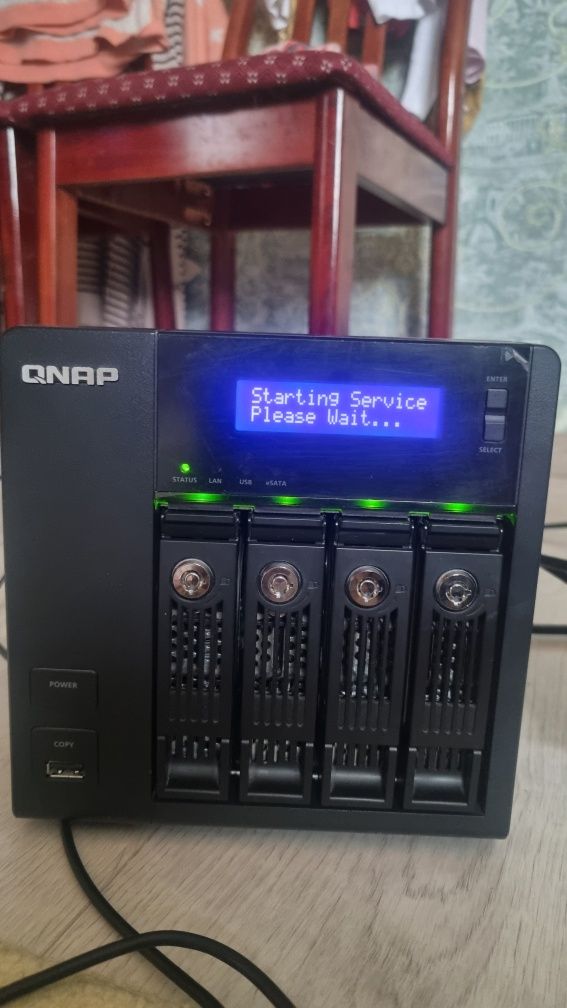 Продам сетевой Raid накопитель QNAP