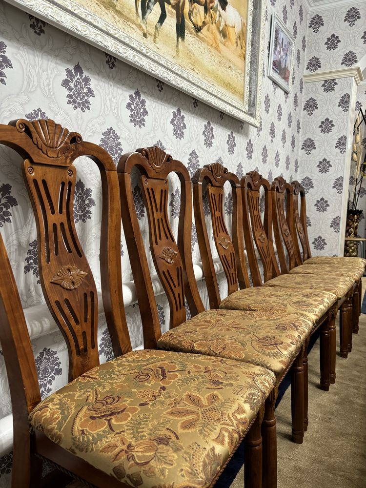 стол и стулья в продаже!