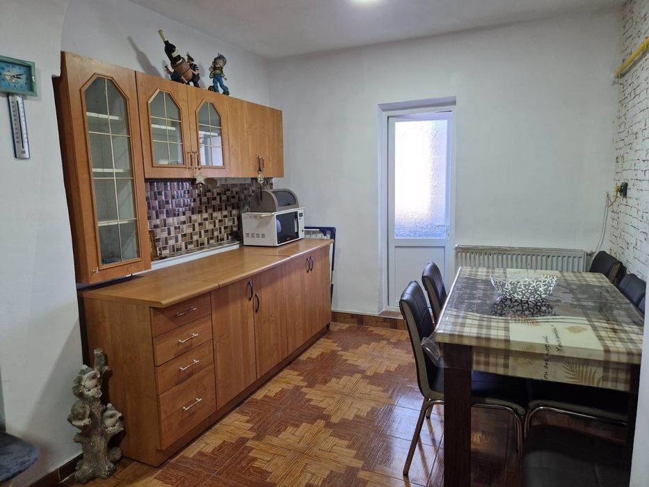 Apartament cu 3 camere,Rovinari
