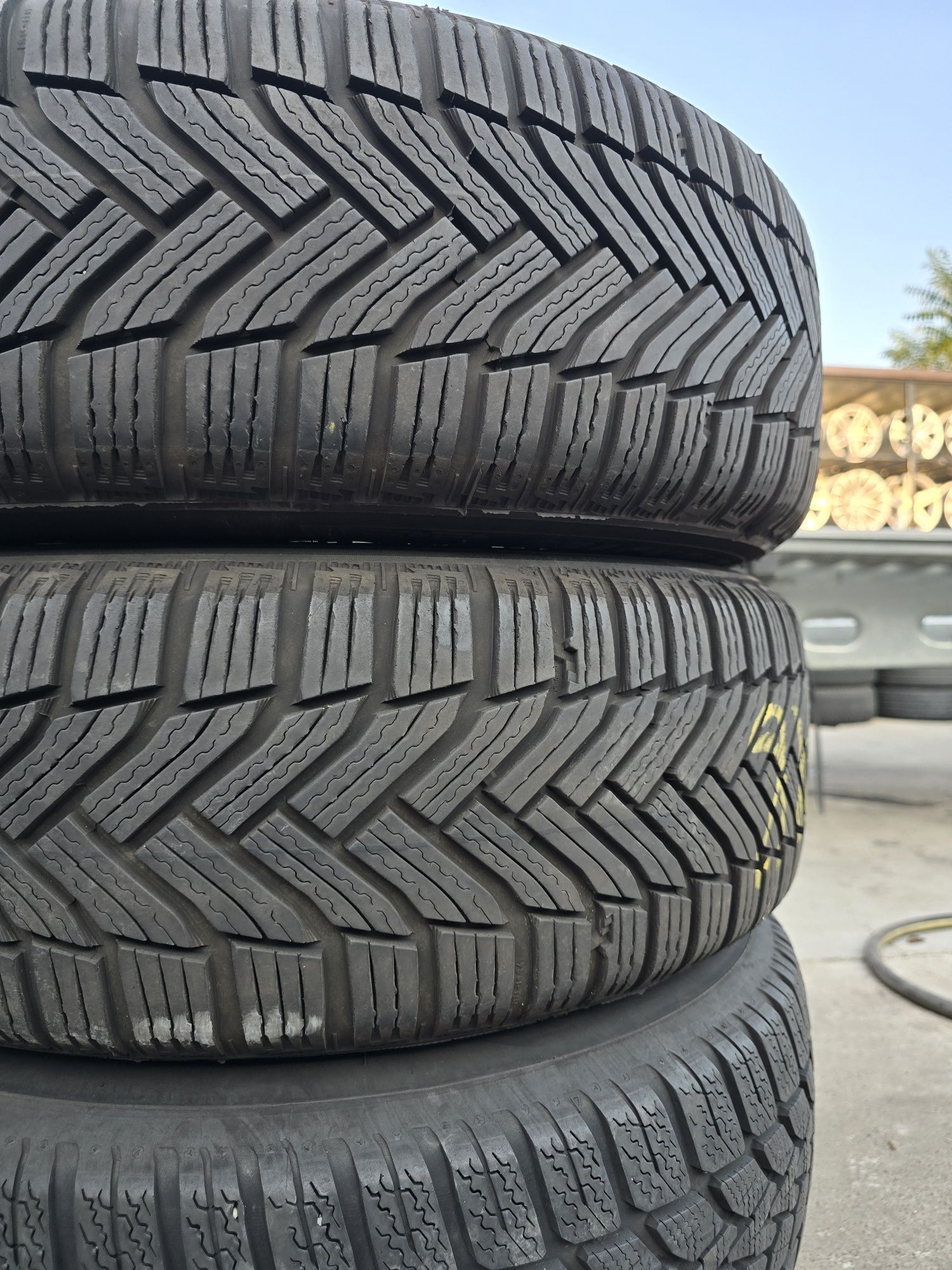 2 Броя 195/65/15 Michelin 7,2mm 23dot