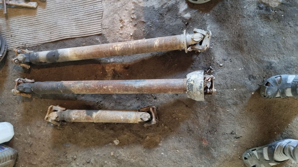 Продам карданы 3 штуки газ 66 в отличном состоянии