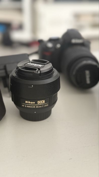 Vand Nikon DSLR 3100 cu obiectiv Nikon 35 fix