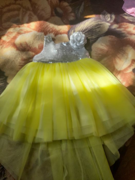 Продаю детское  шикарное платье на возраст 3 -4 года турецкое платье