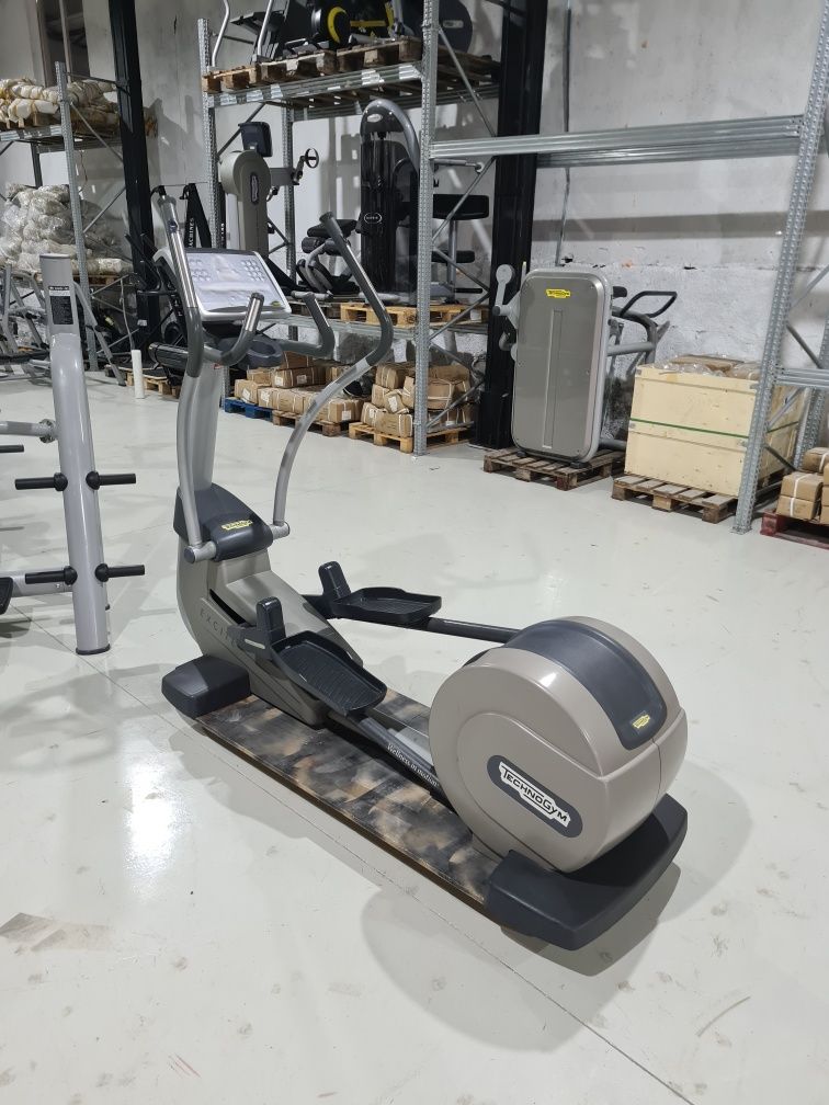 Technogym excite cross treiner кростренажор професионален техноджим