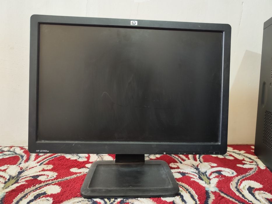 HP LE1901w stolni