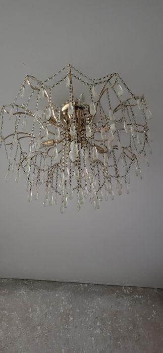 Продам люстру в отличном состоянии