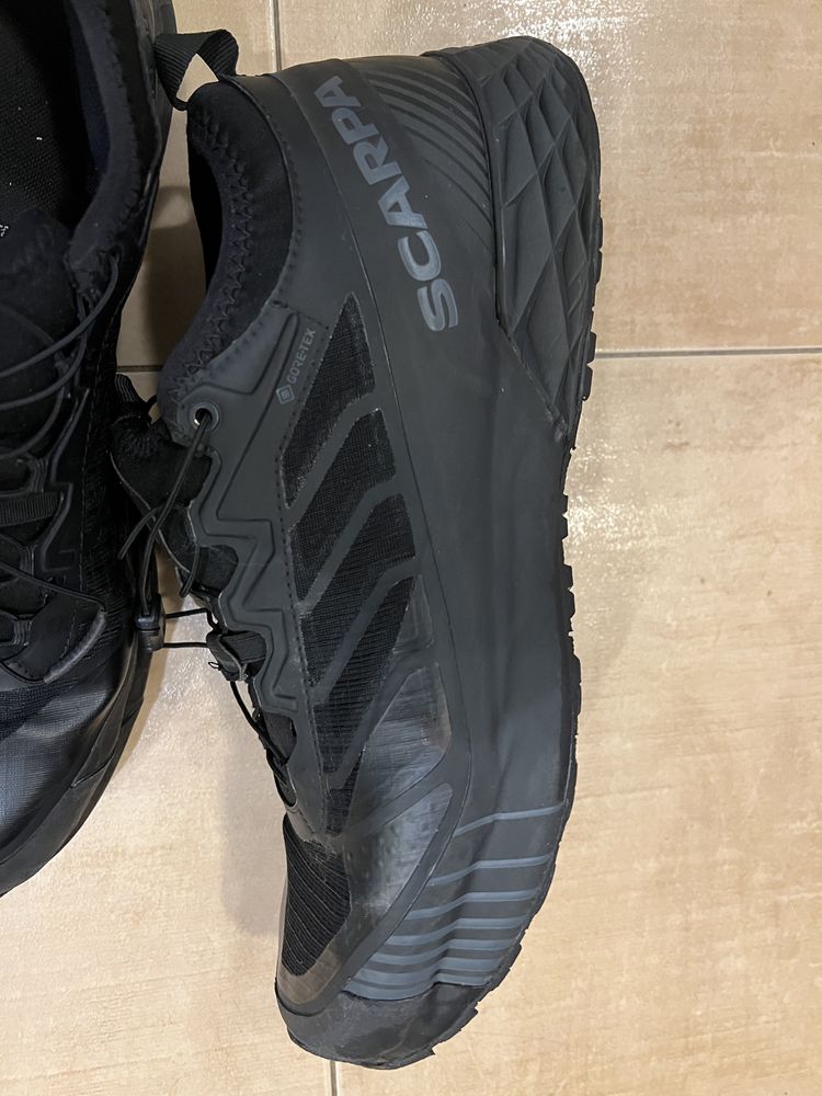 Vand adidasi Scarpa goretex