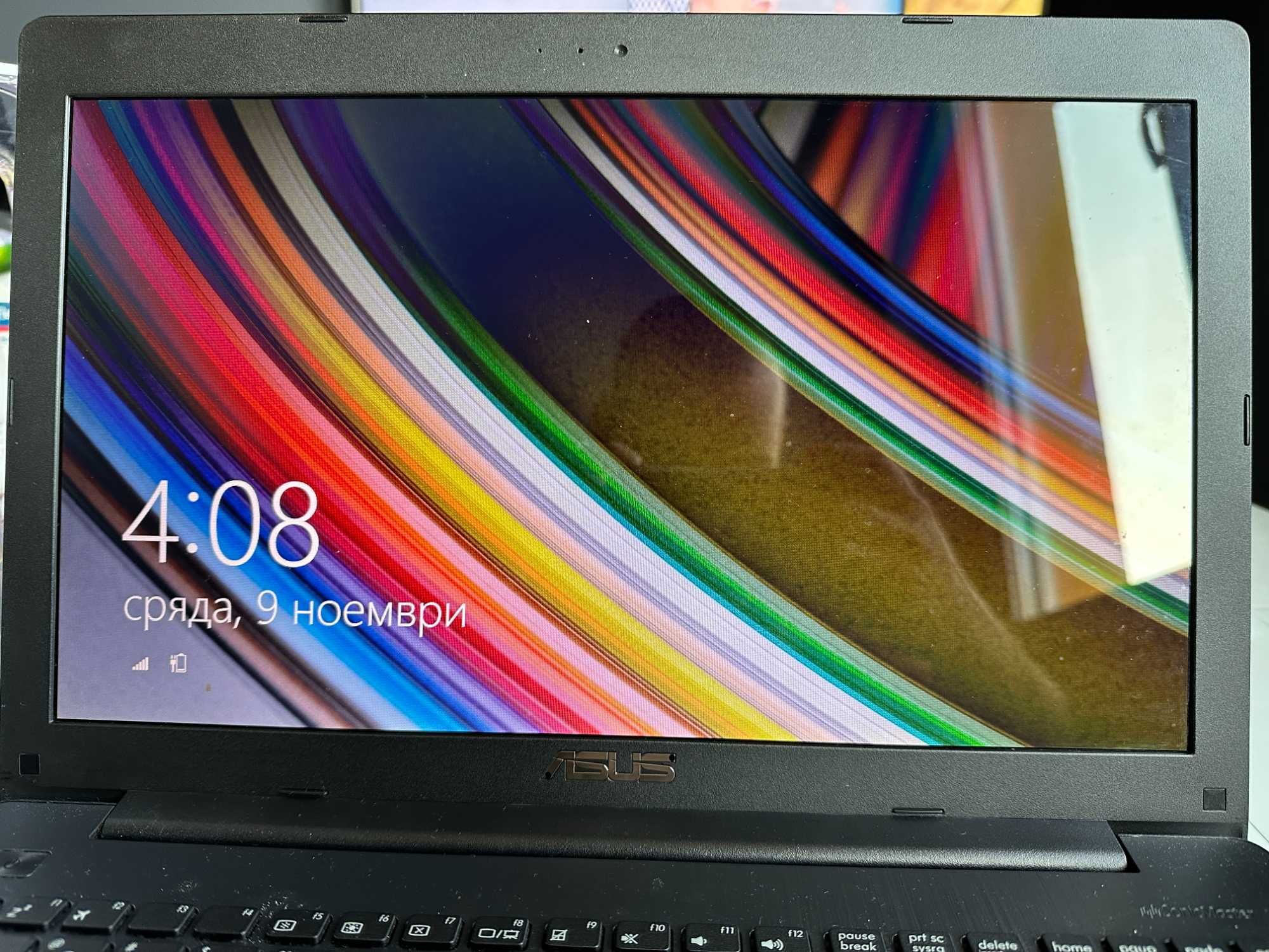 Продавам лаптоп Asus (Асус)