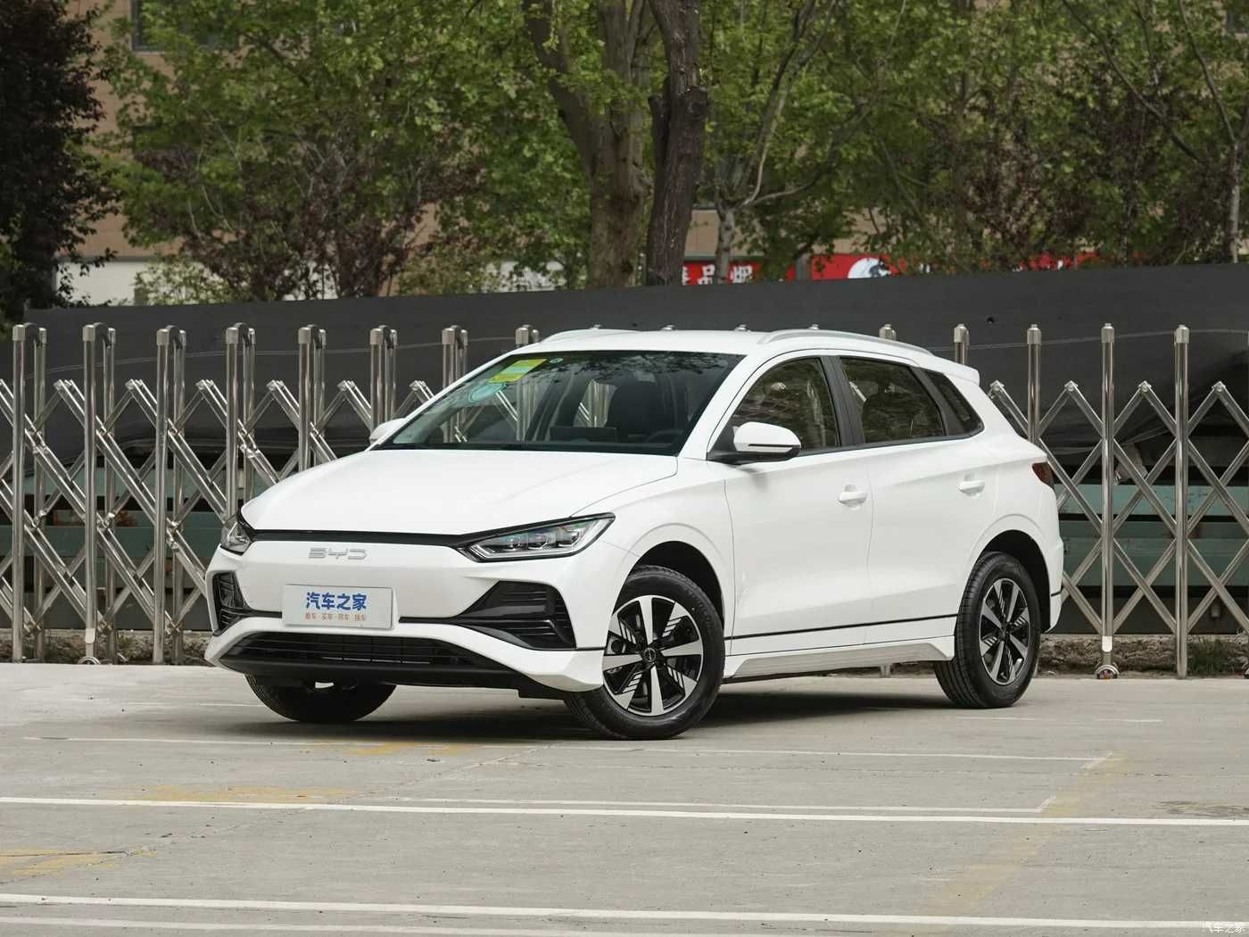 Byd E2 Luxuru Full -405 km- 16000$!