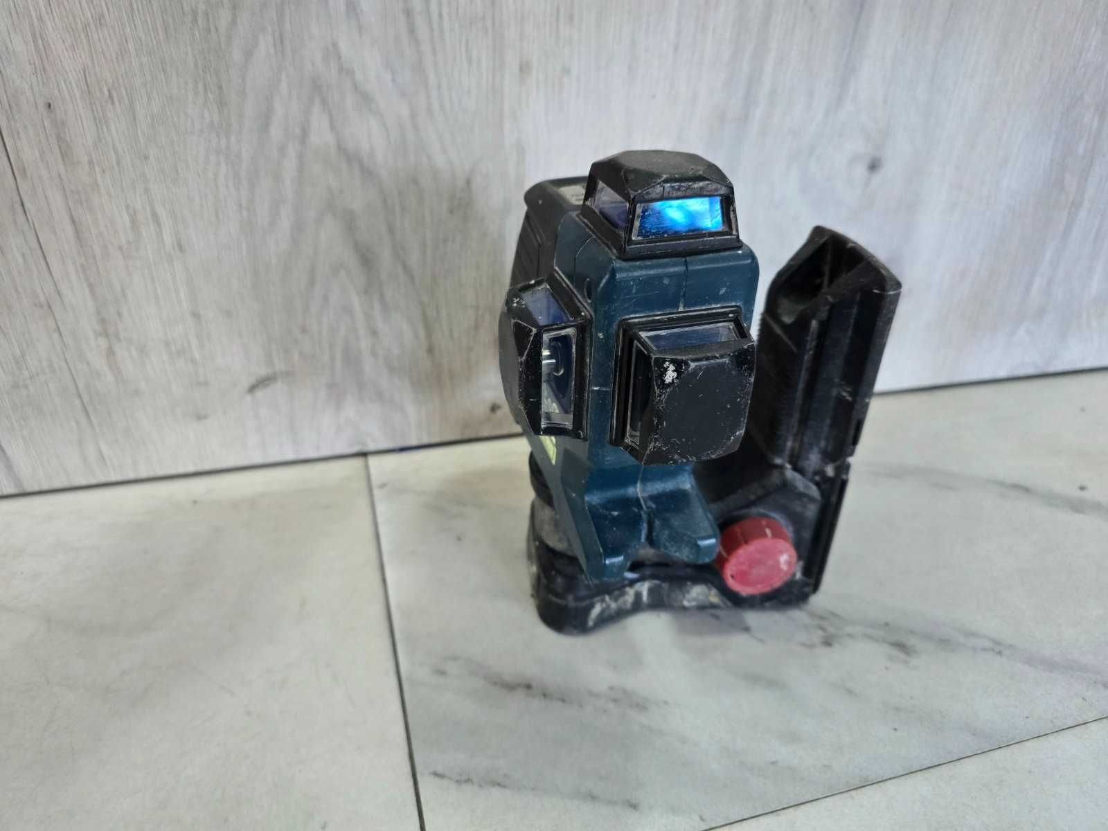 Линеен лазер Bosch GLL 3-80 P /със стойка за стена BM 1