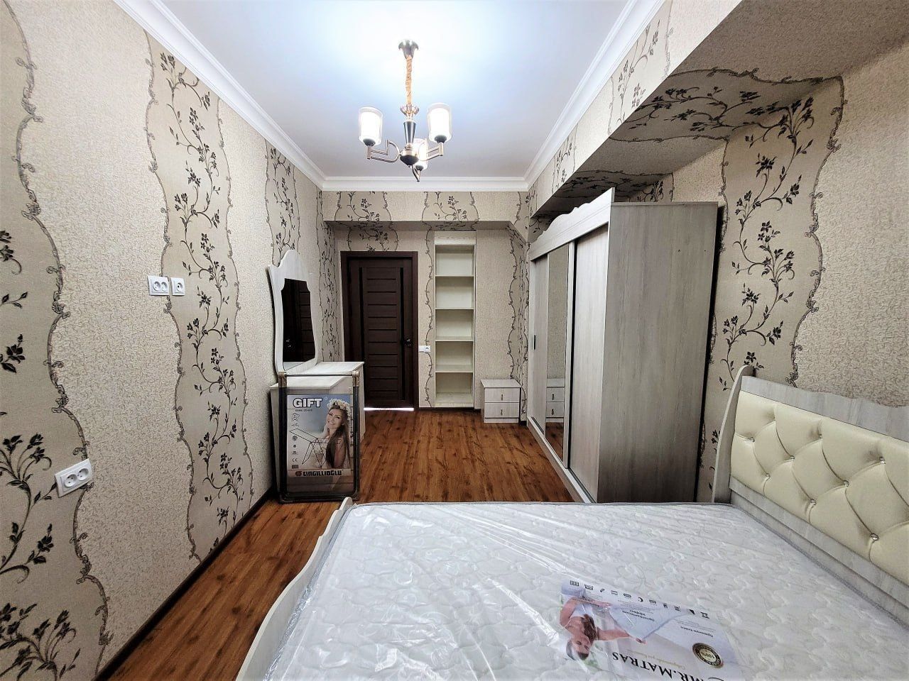 Трёхкомнатная квартира в Центре. Ц-1, Роддом 6, Сквер. Рядом всё есть.