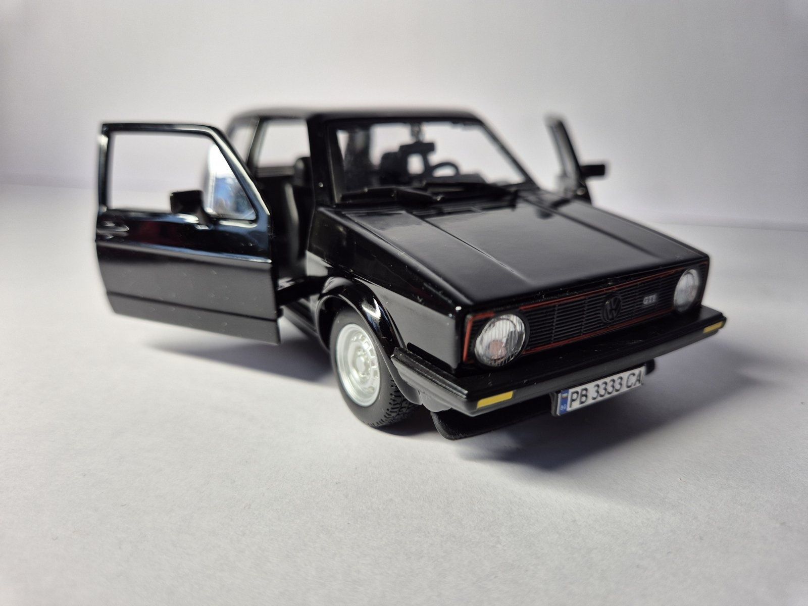 1:24 VW Golf 1 GTI - с рег. номер по избор - за колекция и подарък