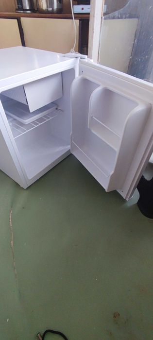 Хладилник з фризьор мини бар KLARSTEIN 40л