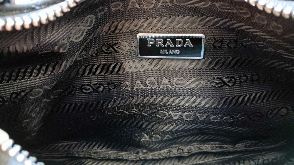 PRADA нова оригинална !