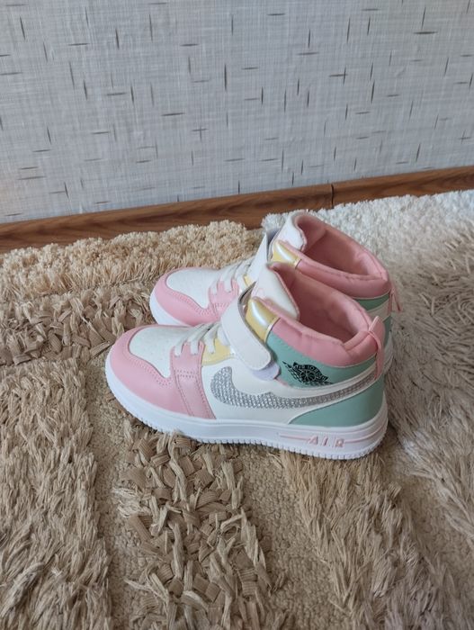 Продам обувь детскую