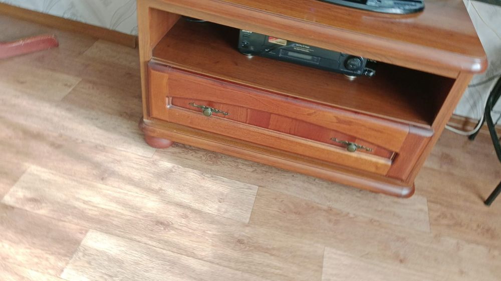 Мебель. Столы.Мебель для гостиной и кухни.