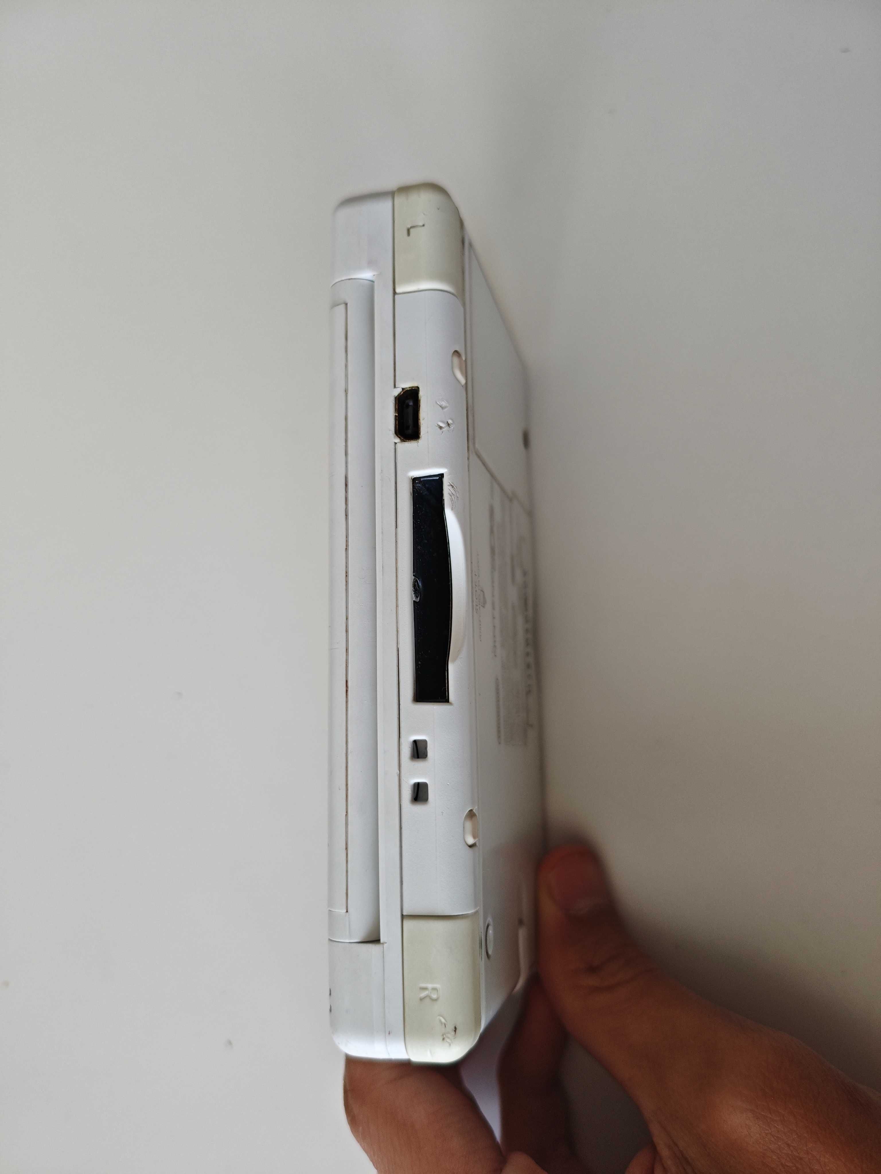 Конзола Nintendo DS Lite - качени много игри