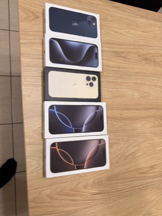 Vand 10 cutii de Iphone/Apple Watch