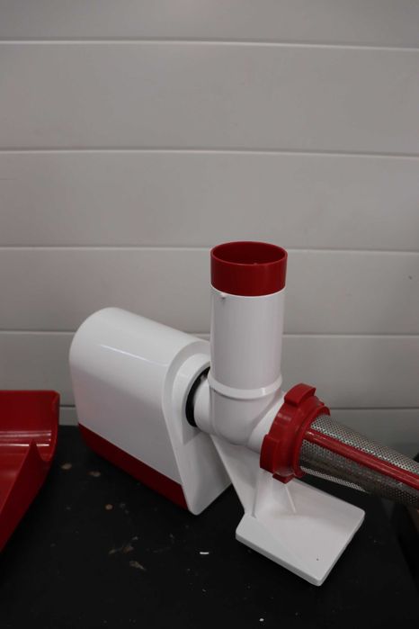 ARDES, Електрическа преса за домати със стоманен филтър AR74AM80