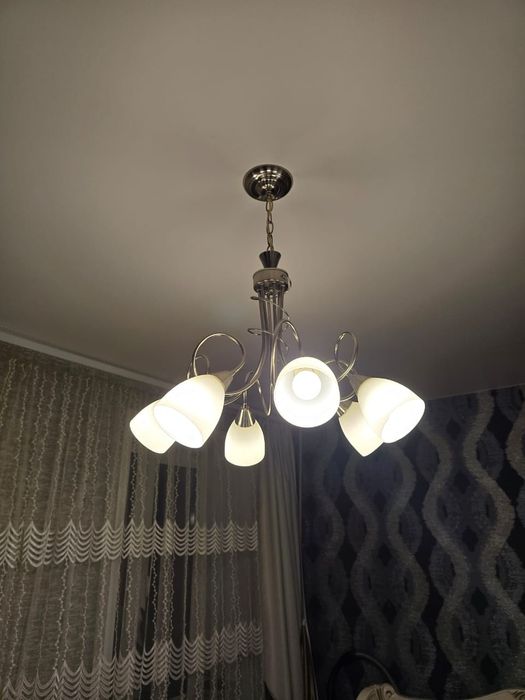 Продам люстру в отличном состоянии.