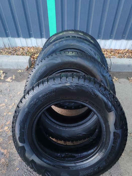 Дөнгелек. Шина. Сатылады.Продам 265/65R17 Кардинат