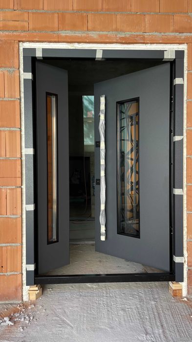 Usa de  intrare casa