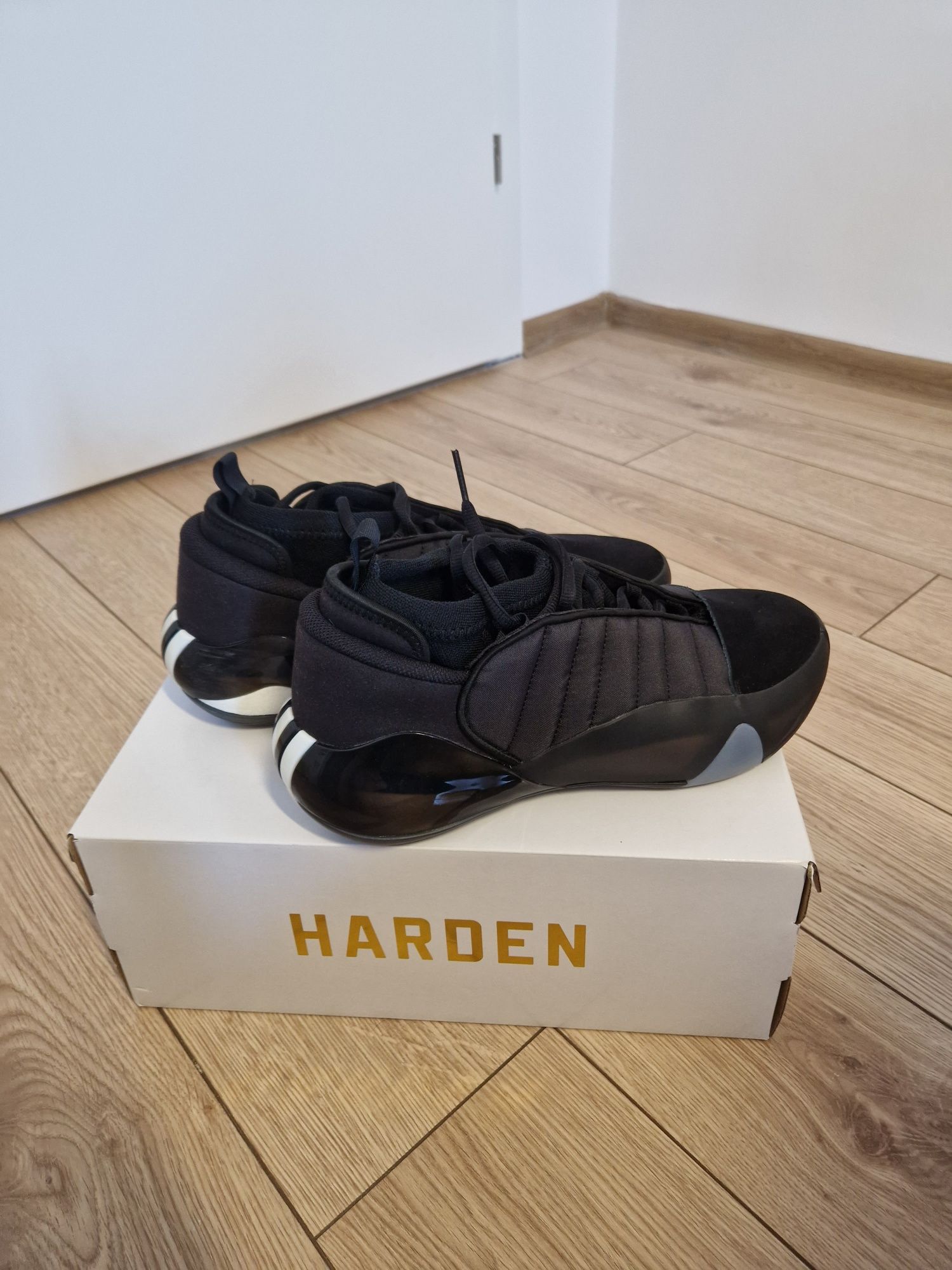 Adidas harden volum 7