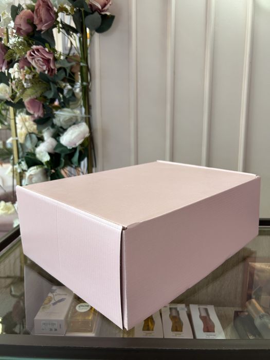 Розовые новые коробки