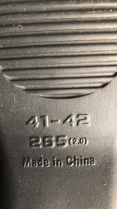 нови, черни чехли